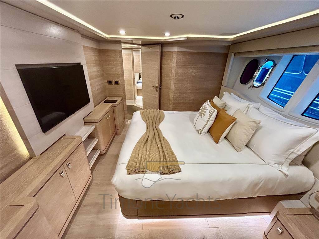 Custom line Navetta 33