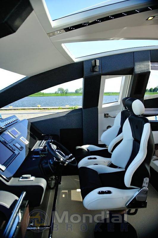 Galeon 700 sport fly raptor skydeck