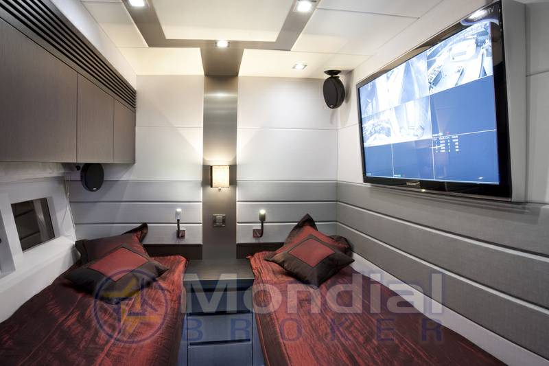 Galeon 700 sport fly raptor skydeck
