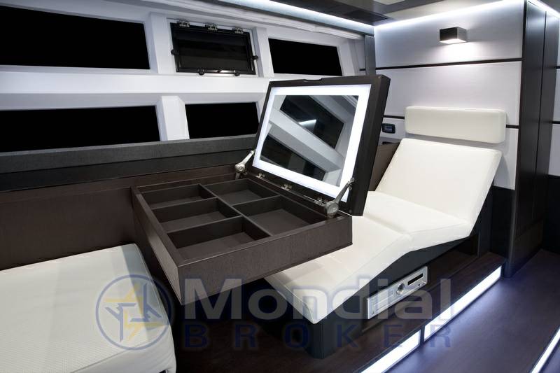 Galeon 700 sport fly raptor skydeck