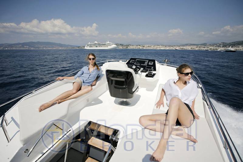 Galeon 700 sport fly raptor skydeck