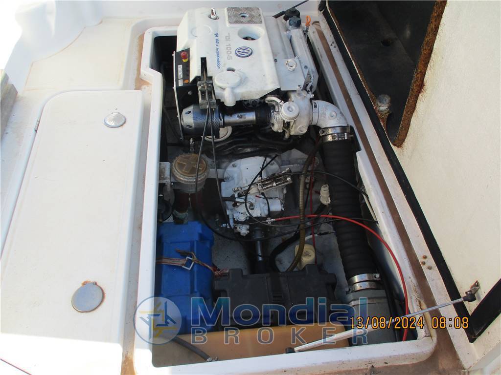 Quicksilver Arvor 215