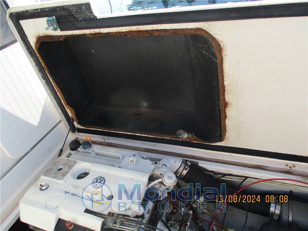 Quicksilver Arvor 215