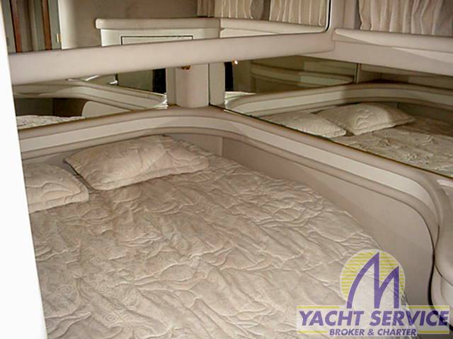 Sea ray 480 sedan bridge