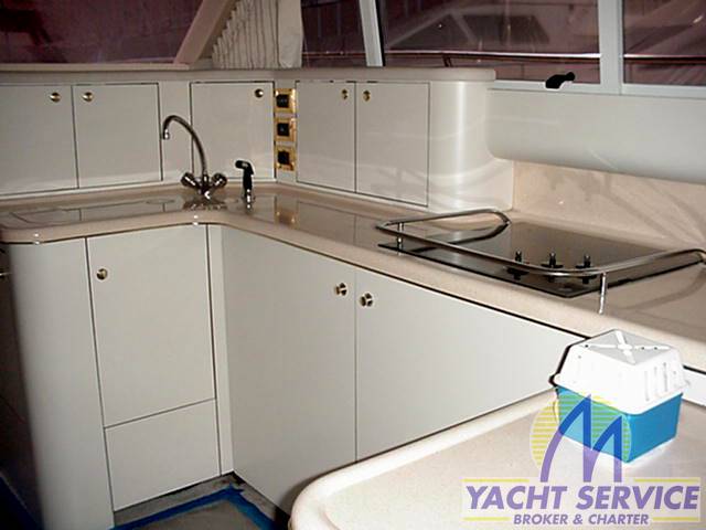 Sea ray 480 sedan bridge