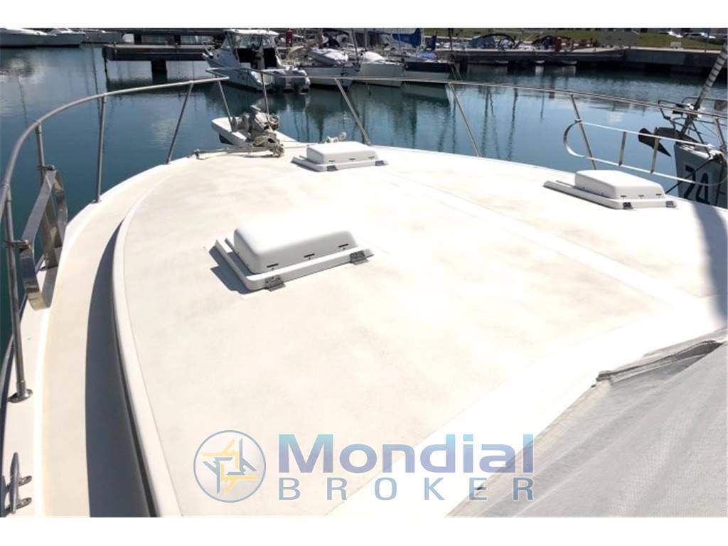Bertram yacht 46' convertible