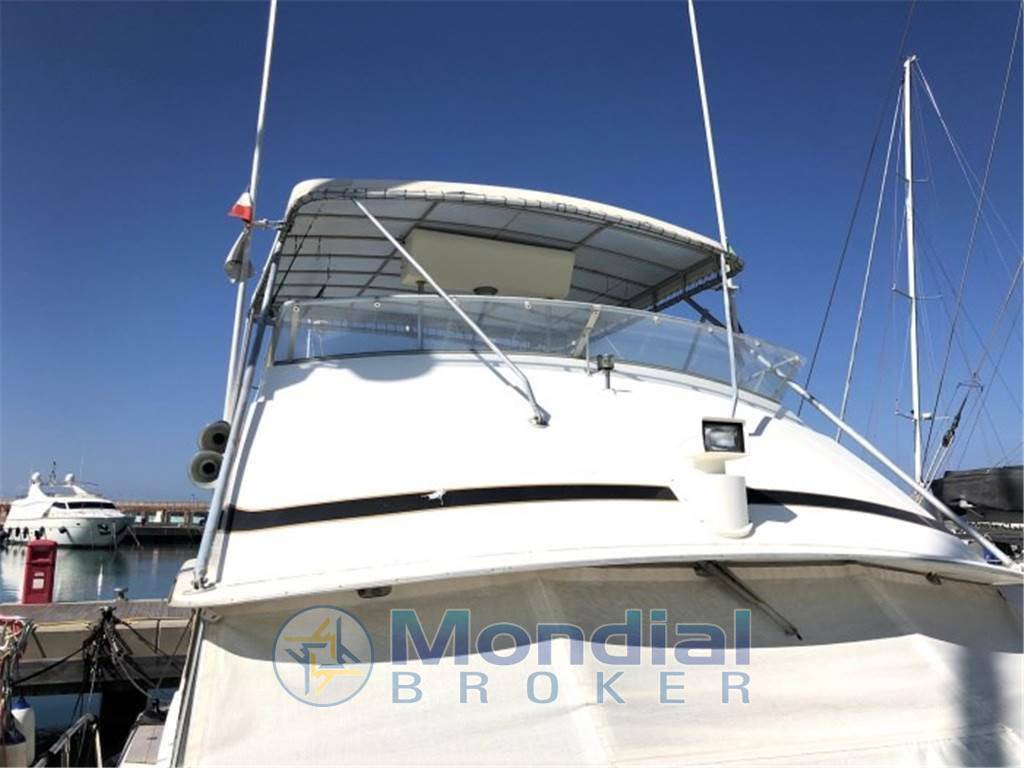 Bertram yacht 46' convertible