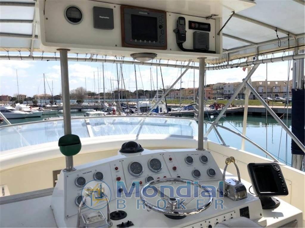 Bertram yacht 46' convertible