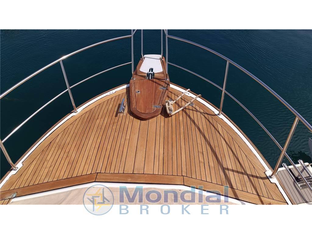 Coronet 32