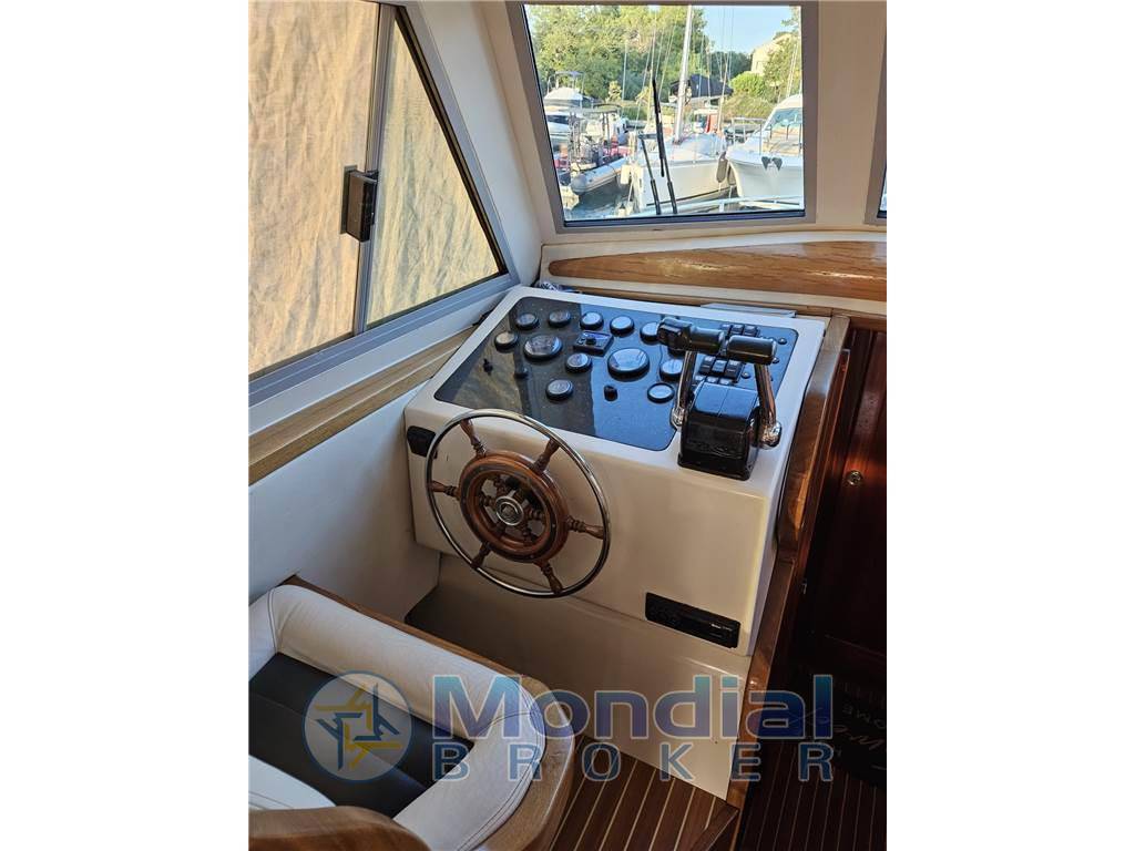 Coronet 32