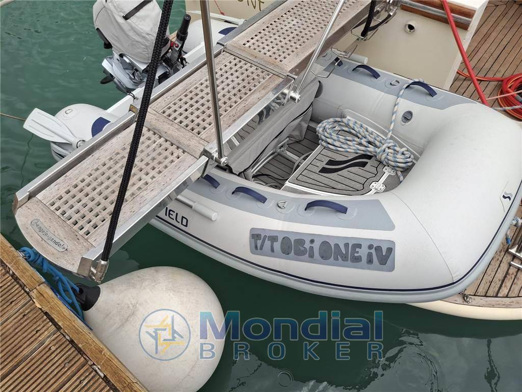 Cantieri estensi 440 goldstar fly