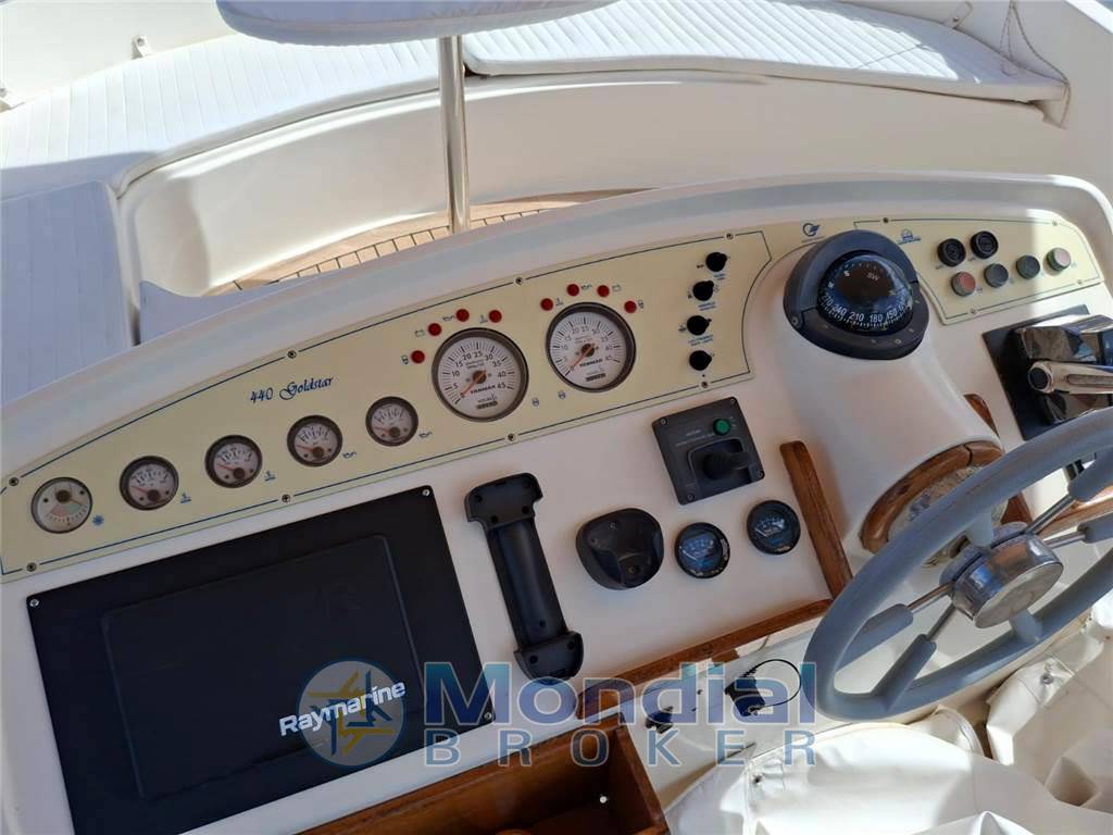 Cantieri estensi 440 goldstar fly