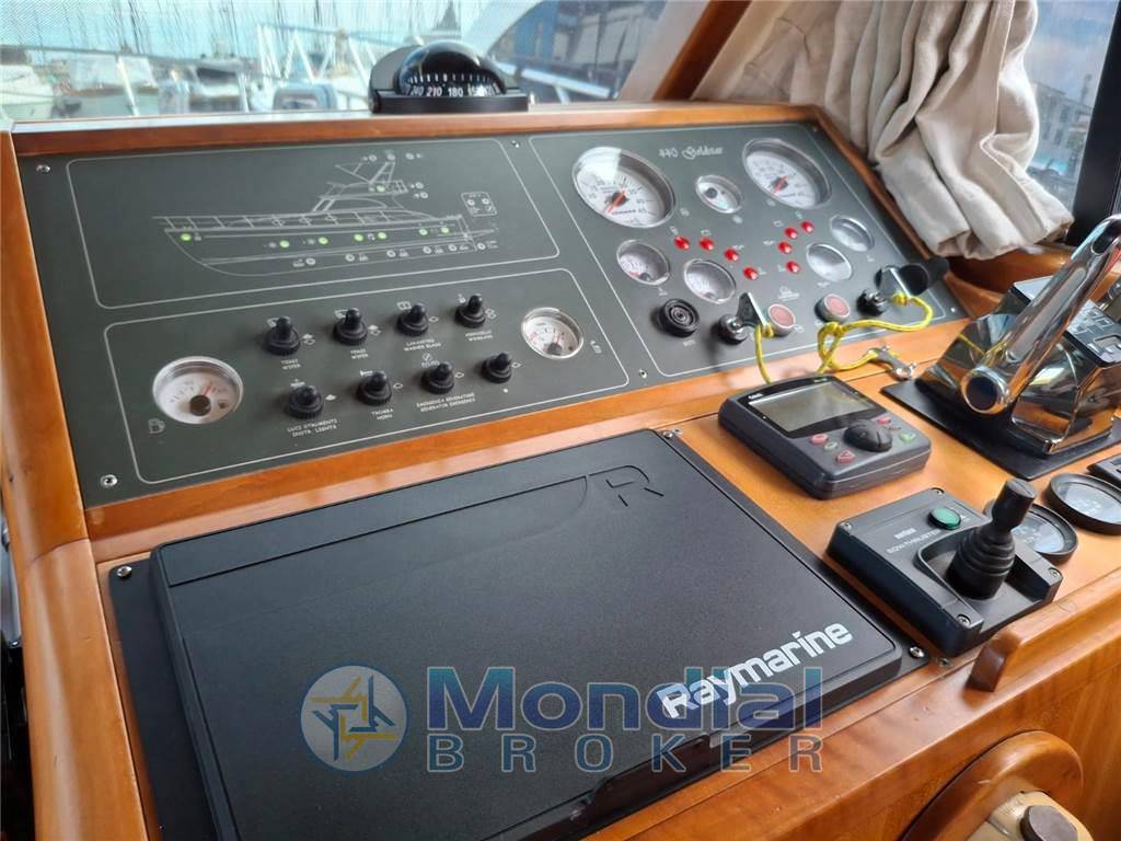 Cantieri estensi 440 goldstar fly