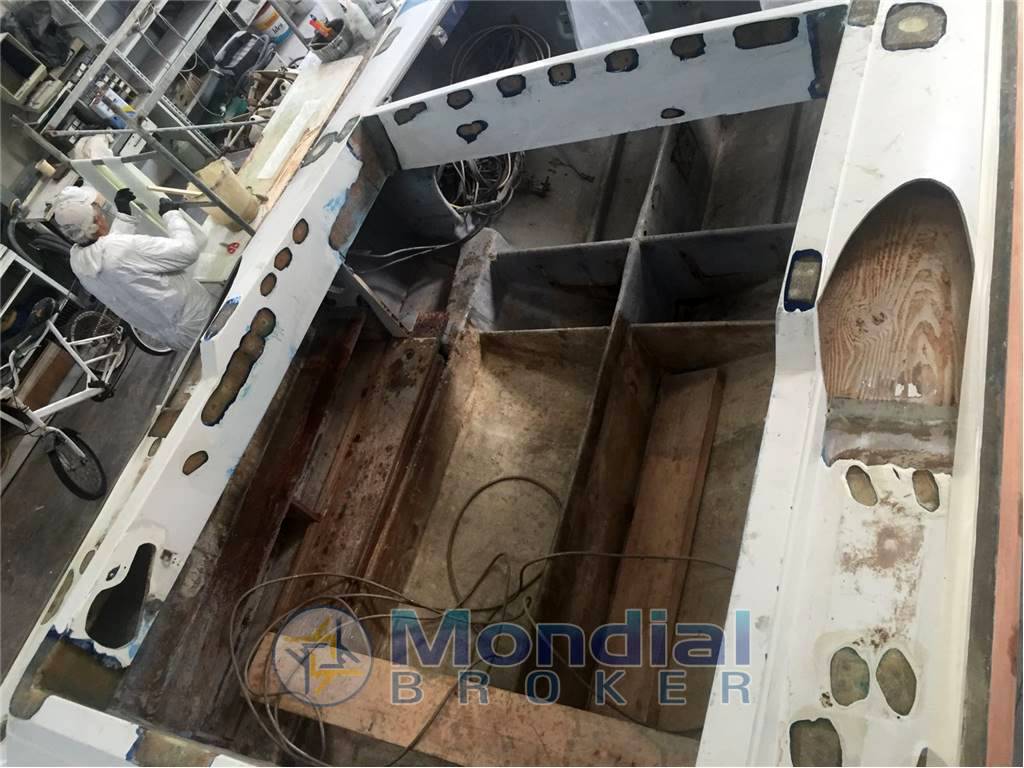 Magnum Marine 27