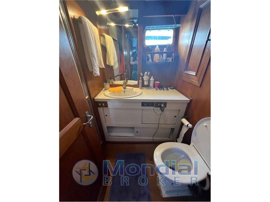 Hatteras 37 fly