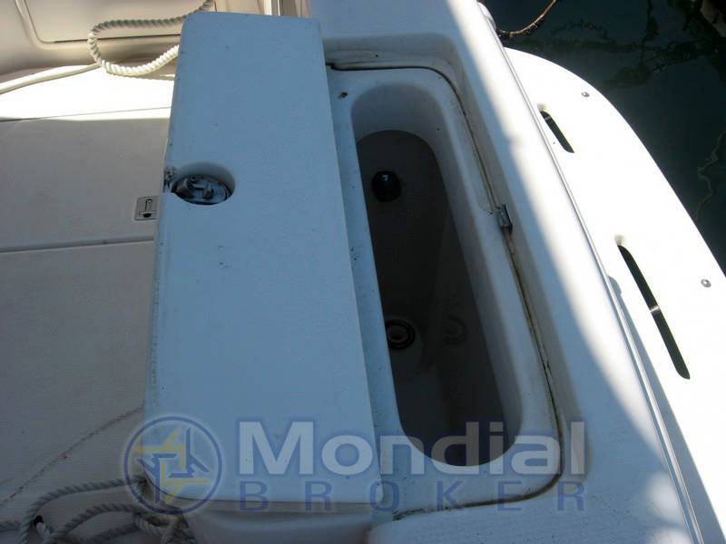 Riviera 33 flybridge cruiser