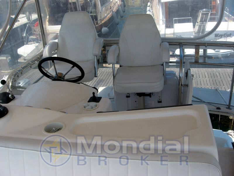 Riviera 33 flybridge cruiser