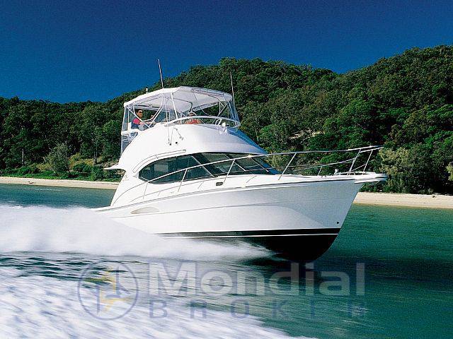 Riviera 33 flybridge cruiser