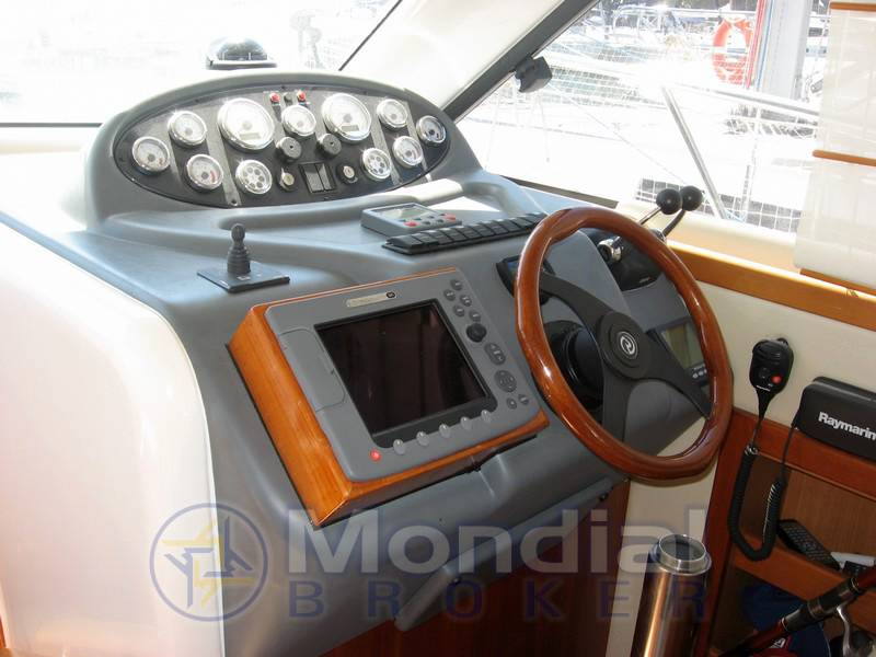 Riviera 33 flybridge cruiser