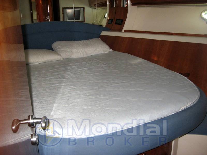 Pershing 54