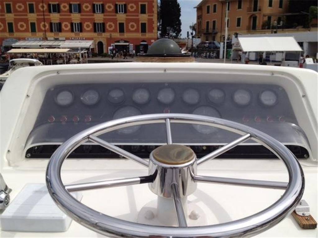 Bertram 37