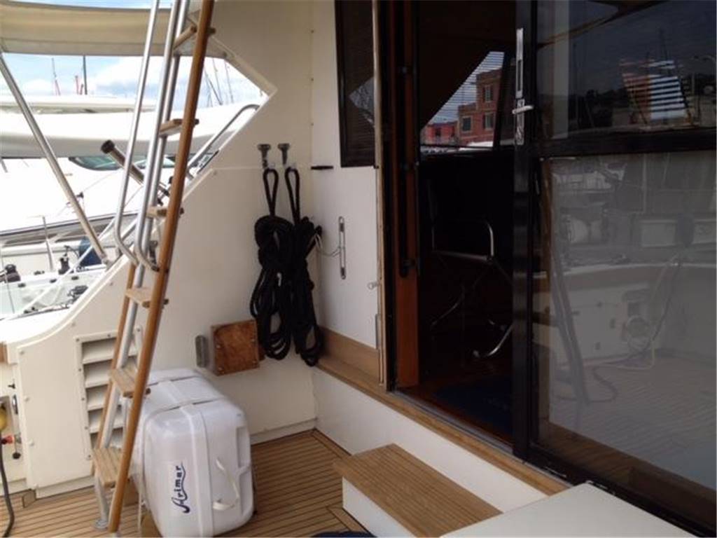 Bertram 37