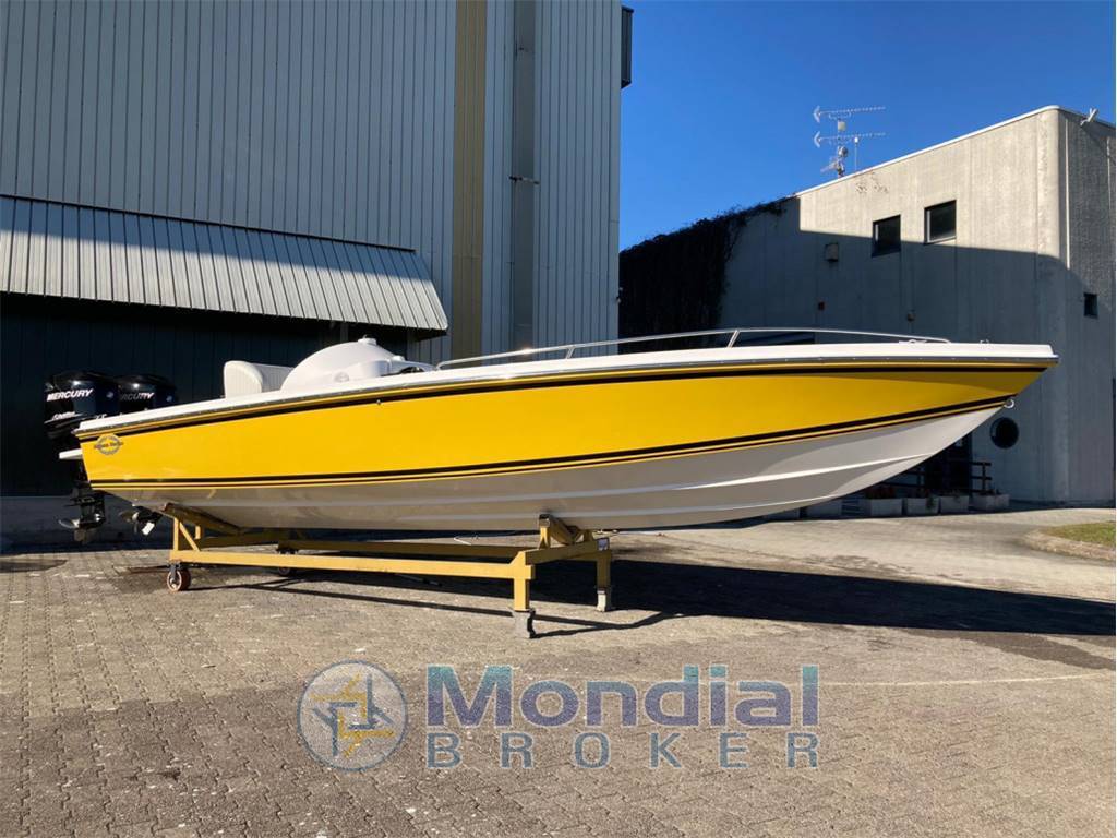 Magnum marine 27 center console