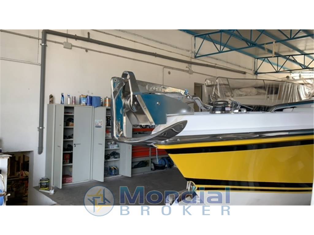 Magnum marine 27 center console