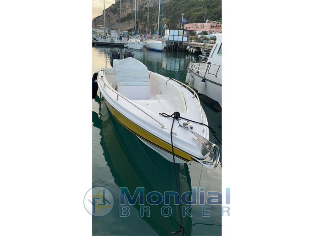 Magnum marine 27 center console