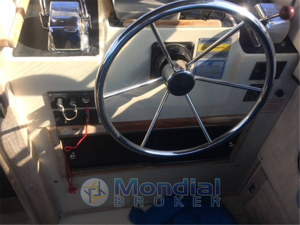 Boston whaler 27 full cabin