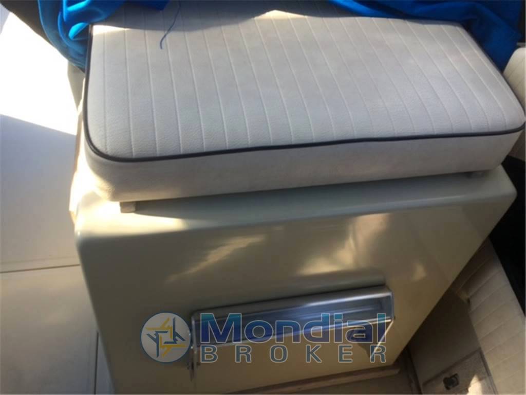 Boston whaler 27 full cabin