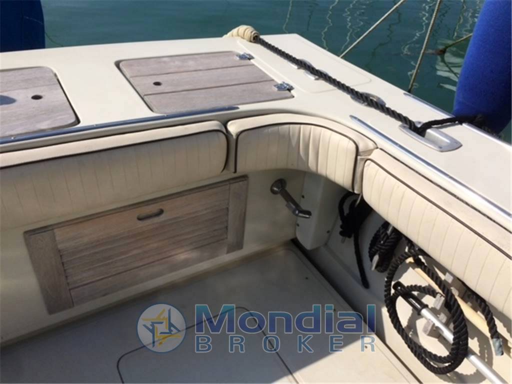 Boston whaler 27 full cabin