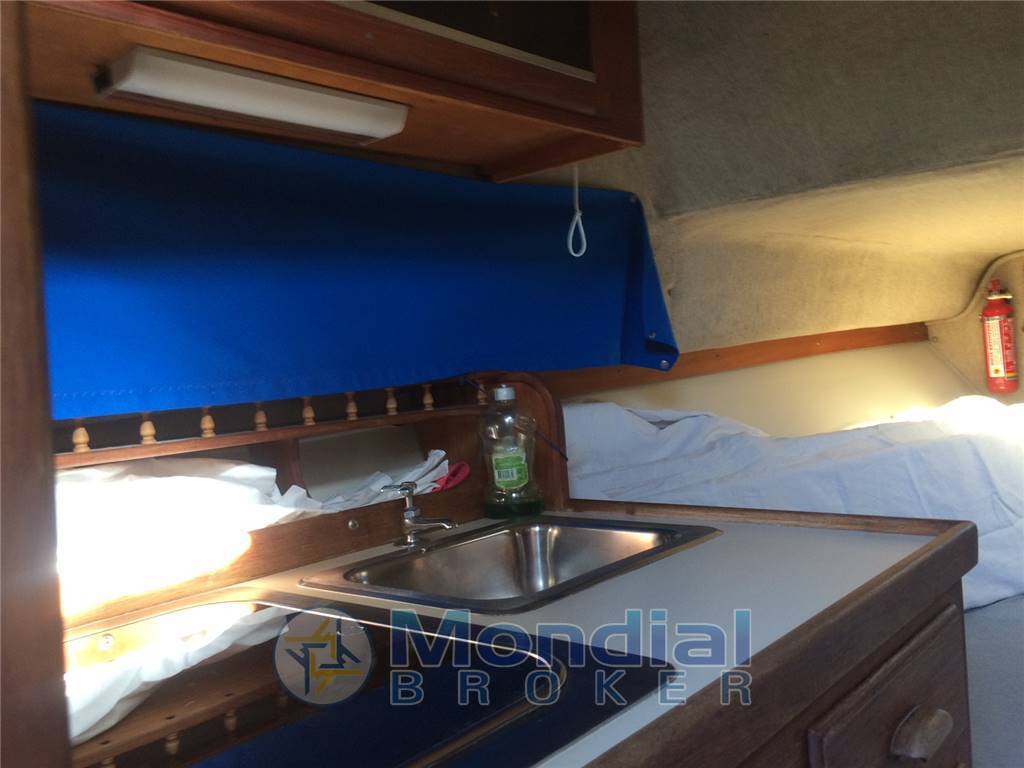 Boston whaler 27 full cabin