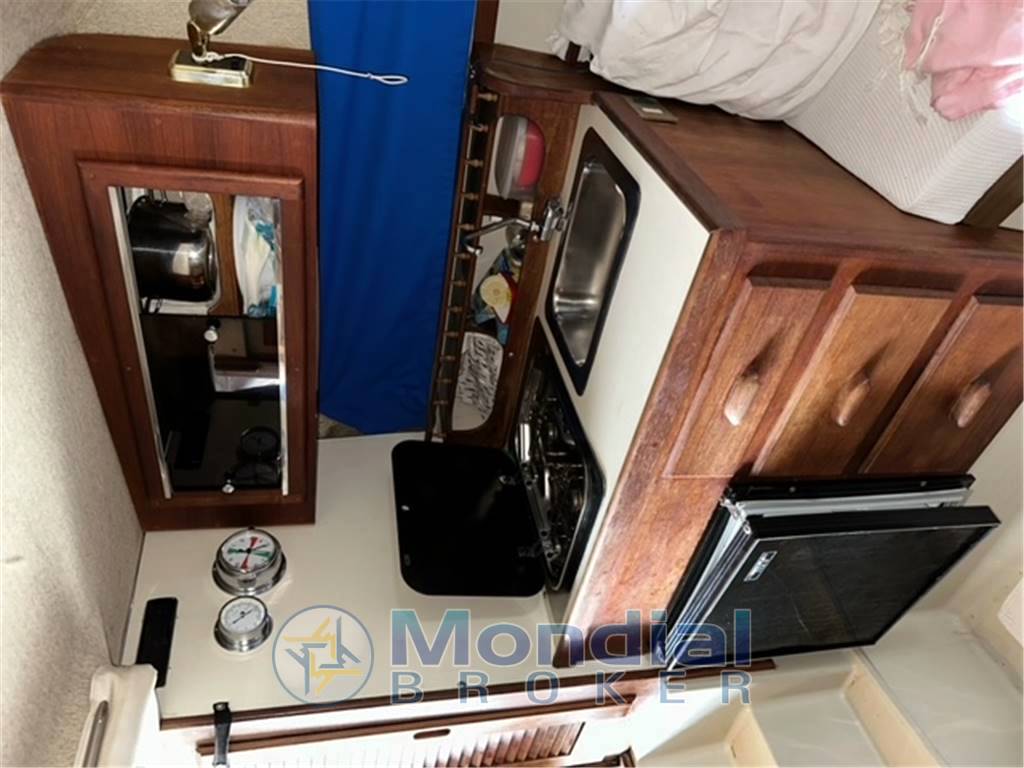 Boston whaler 27 full cabin
