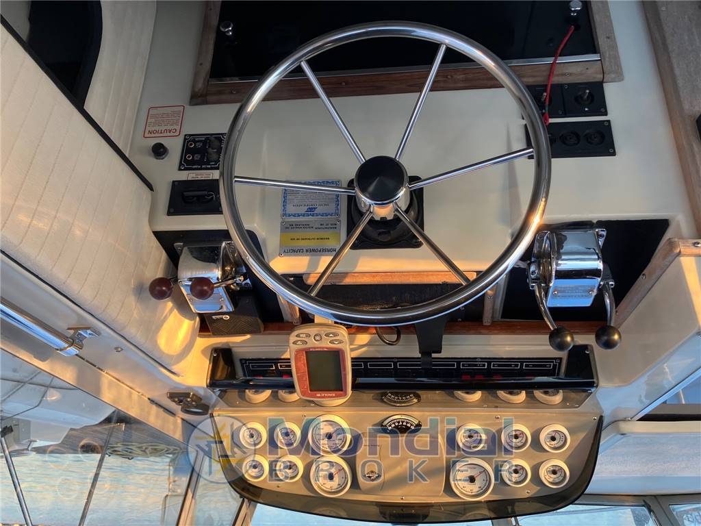 Boston whaler 27 full cabin