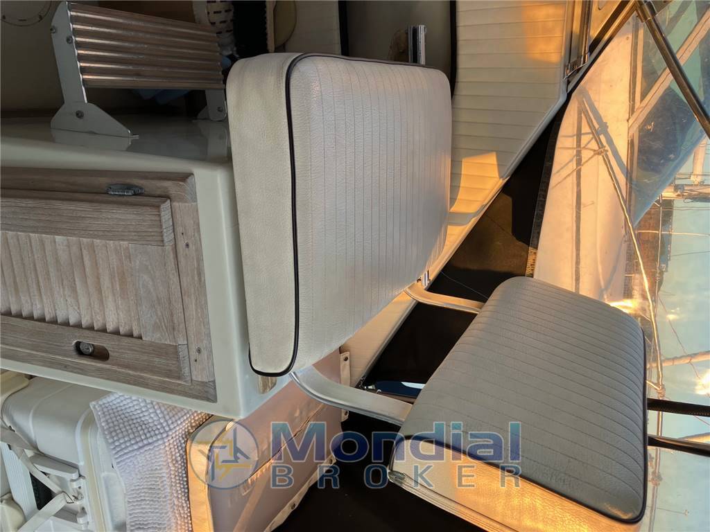 Boston whaler 27 full cabin