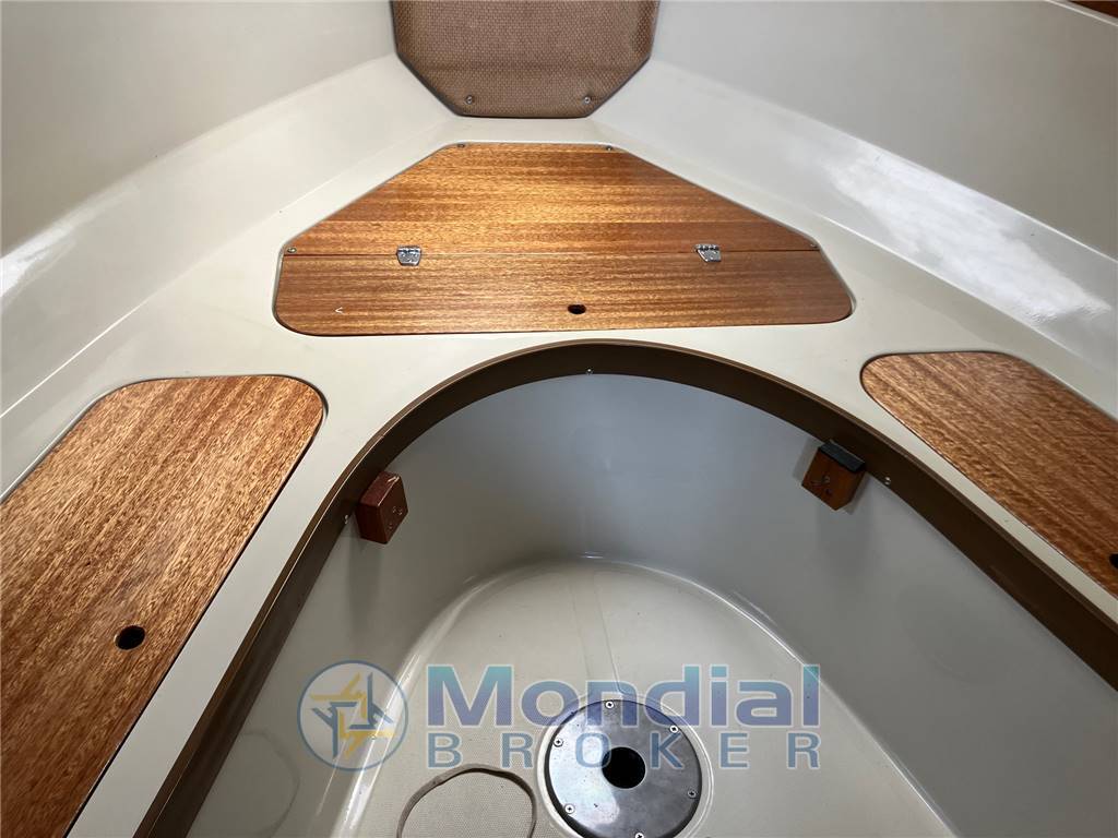 Boston whaler 27 full cabin