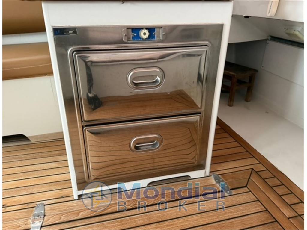 Magnum marine 38