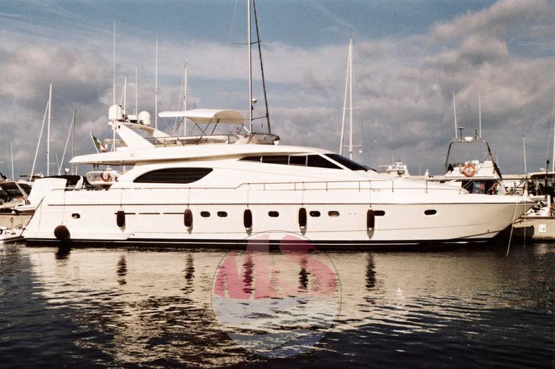 Ferretti 70 fly