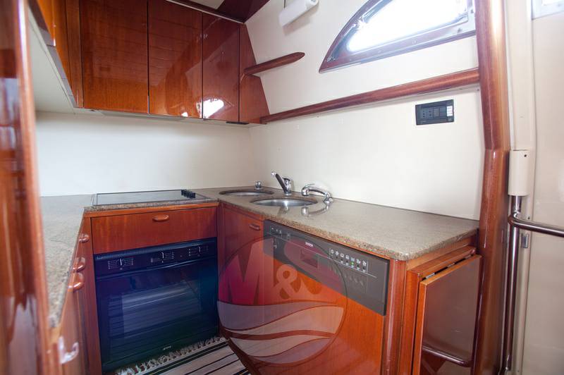 Ferretti 70 fly