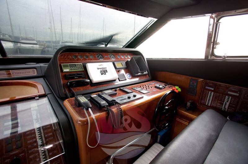 Ferretti 70 fly