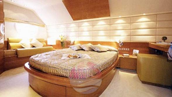 Ferretti 680 fly
