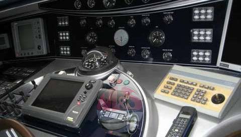 Pershing 88 silver