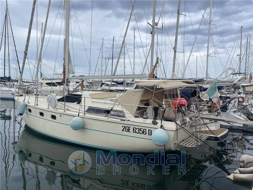 Ferretti Altura 42