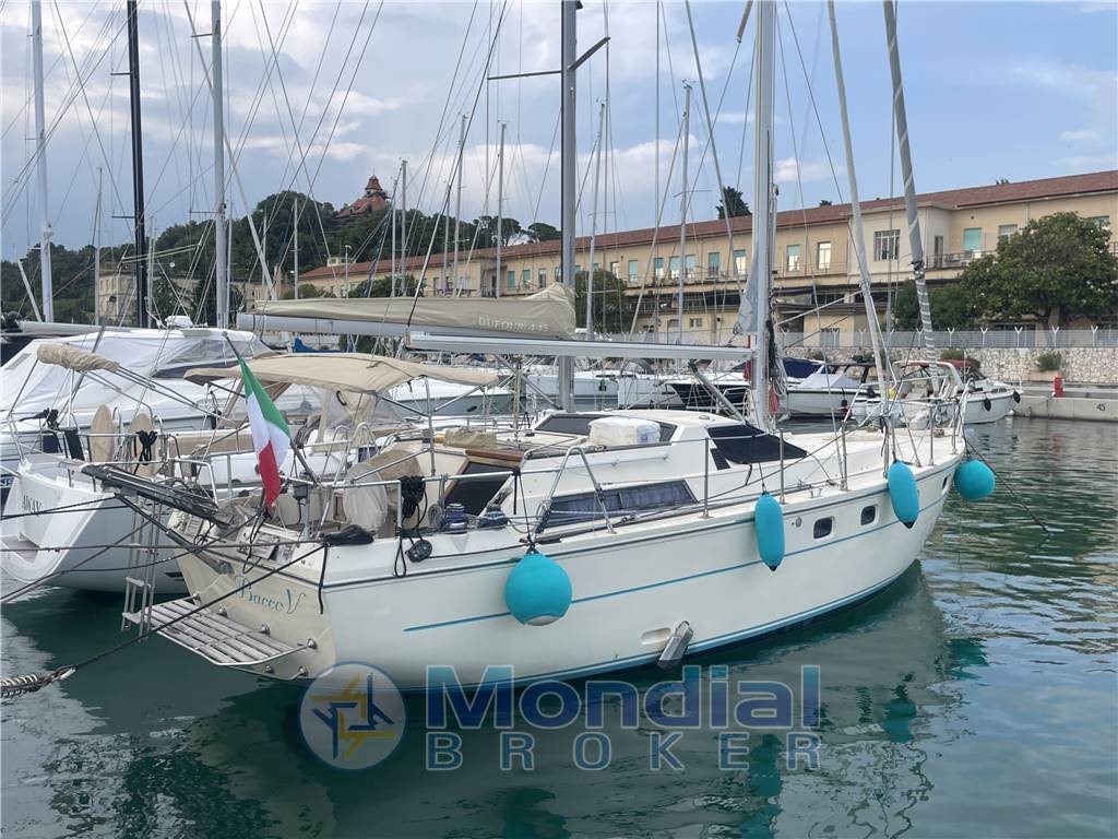 Ferretti Altura 42