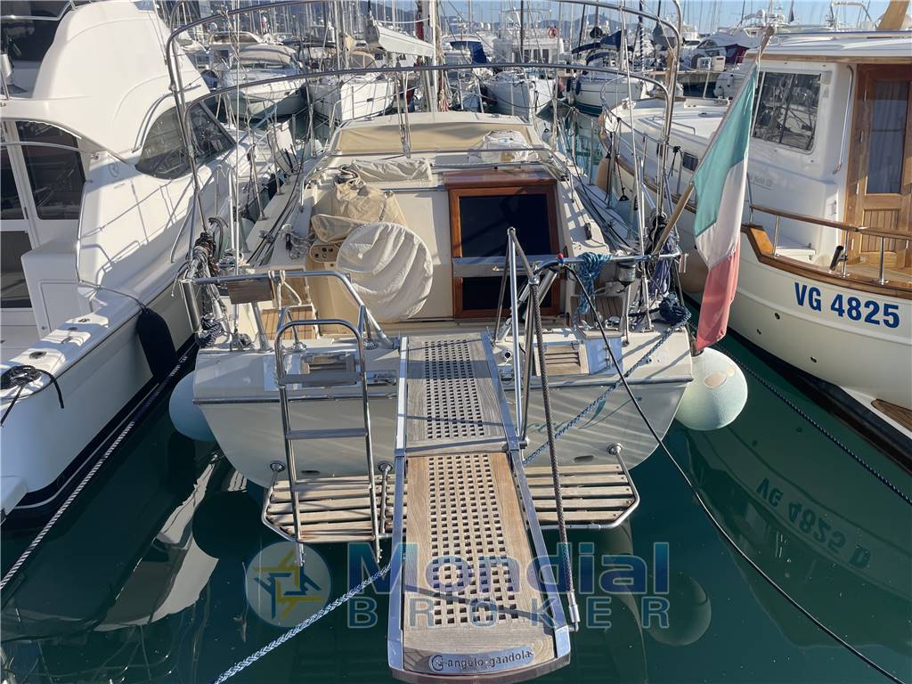 Ferretti Altura 42