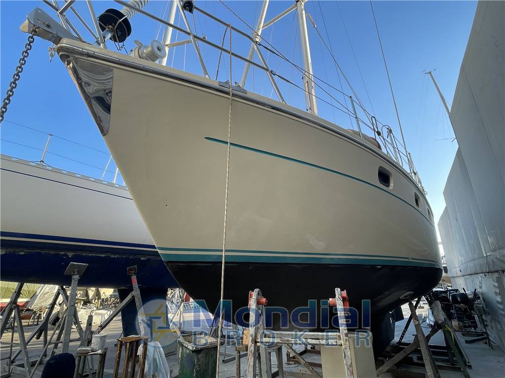 Ferretti Altura 42