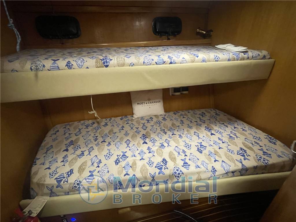 Ferretti Altura 42