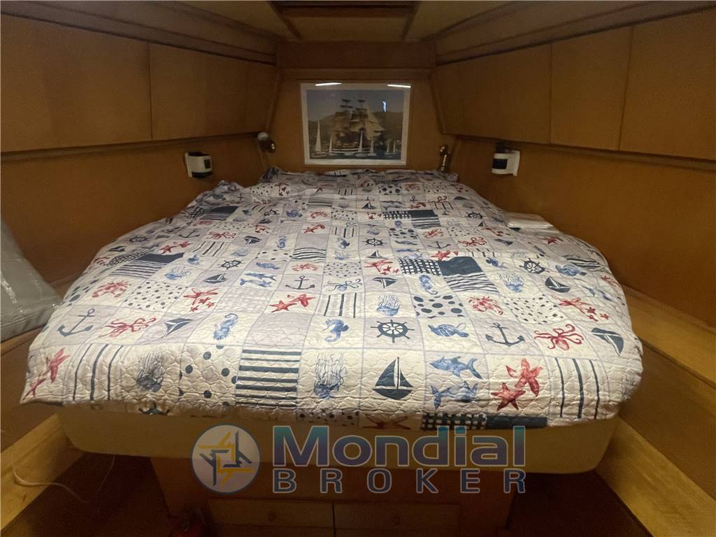 Ferretti Altura 42