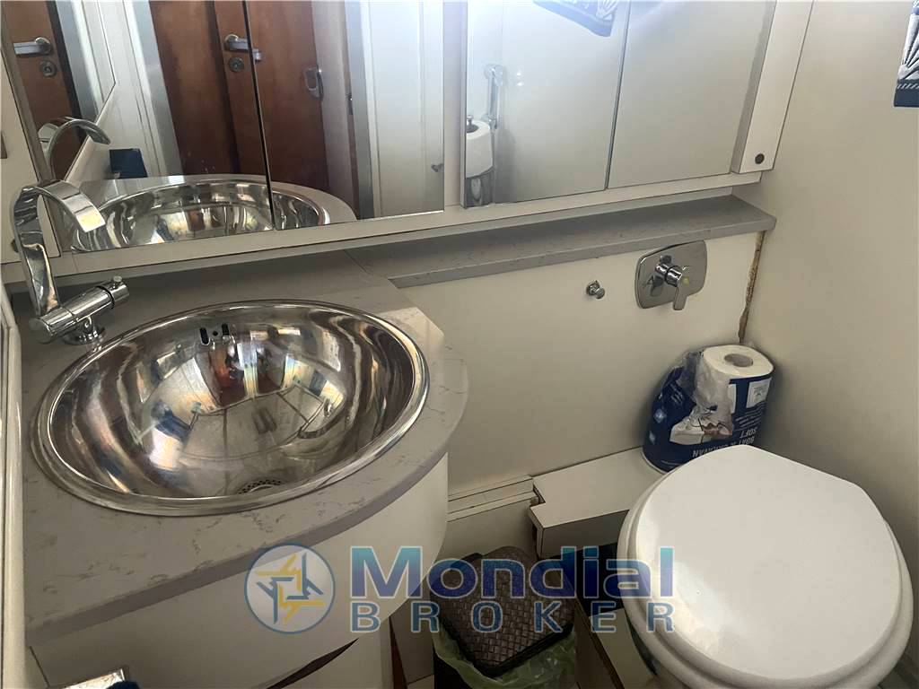 Ferretti Altura 42